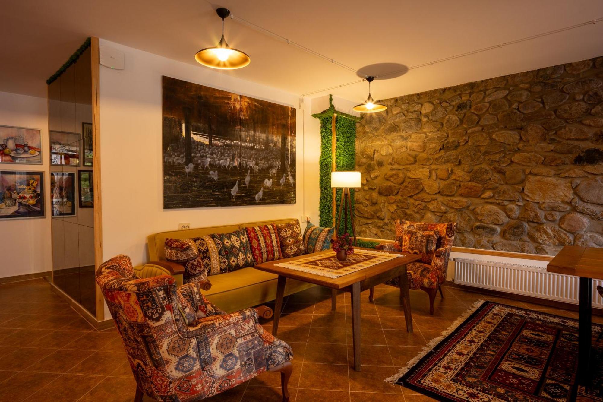Mood Hotel Kazbegi Exteriör bild