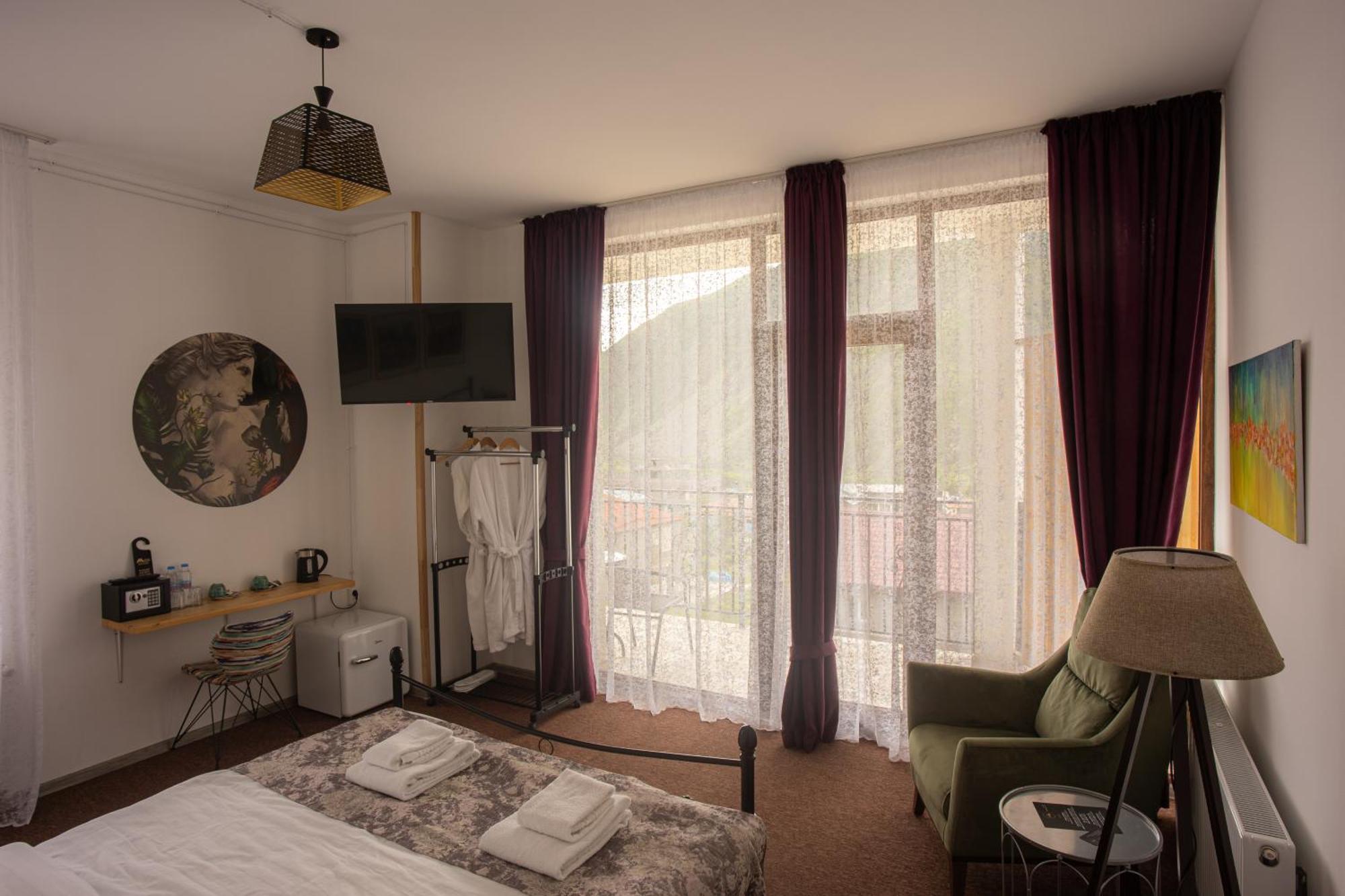 Mood Hotel Kazbegi Exteriör bild