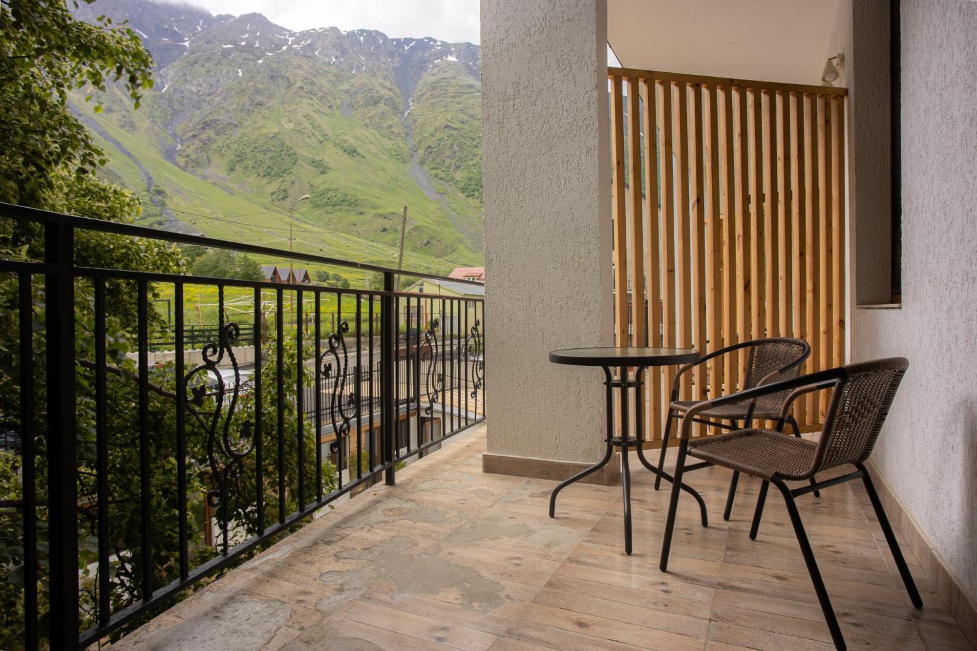 Mood Hotel Kazbegi Exteriör bild